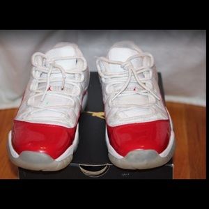 Jordan 11 low (cherry) size 6.5